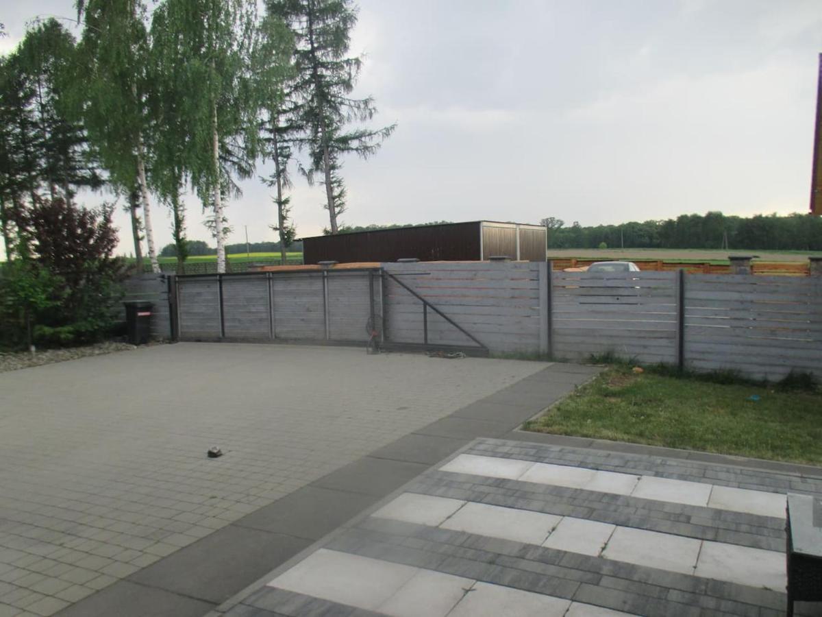 Dom Z Ogrodem Villa Laka  ภายนอก รูปภาพ